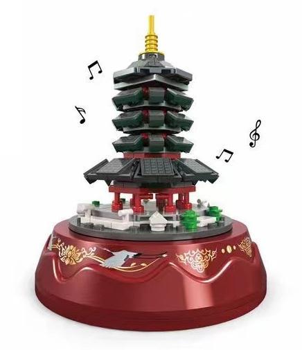 Hình ảnh hộp sản phẩm và mô hình hoàn thiện của bộ lắp ráp Hộp nhạc Tháp Lôi Phong WOMA C0368, với thông tin 211 chi tiết và kích thước hộp.