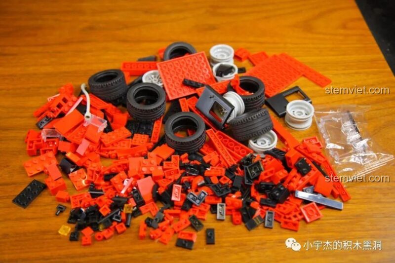 Các mảnh ghép màu đỏ và bánh xe từ bộ WOMA C0625.