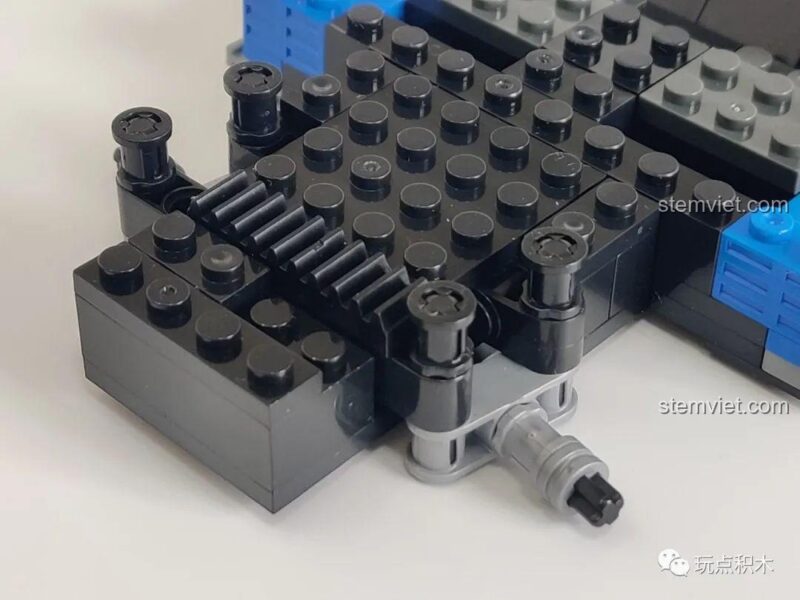 Lắp ráp cơ cấu lái của đồ chơi lắp ráp Xe tải nhỏ WOMA 626, một tính năng kỹ thuật thú vị.