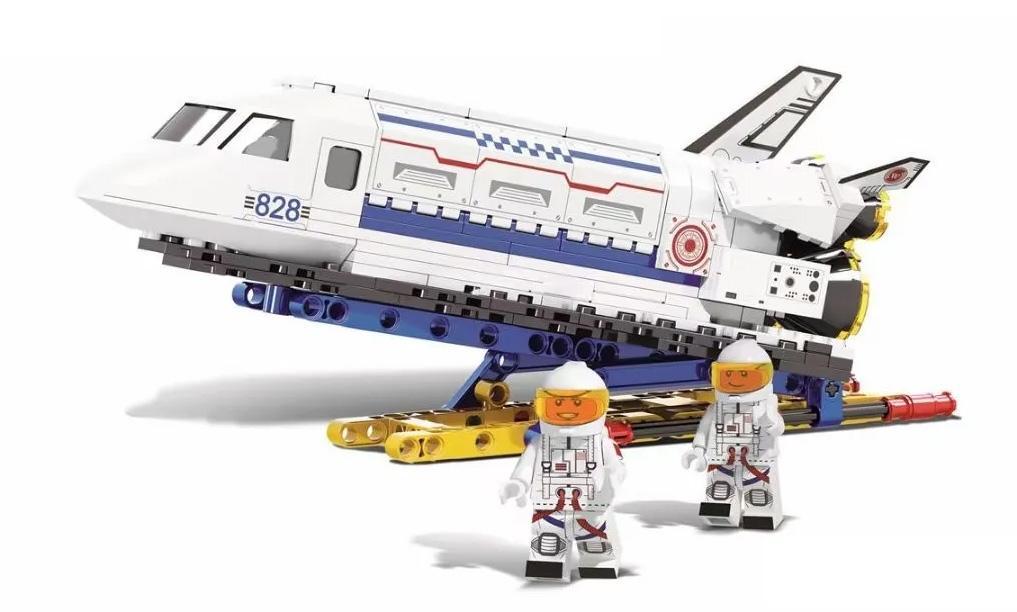 Mô hình đồ chơi lắp ráp WOMA C0828 Tàu Con Thoi X-37B và 2 phi hành gia, phù hợp cho bé trai 6 tuổi yêu thích khám phá vũ trụ.