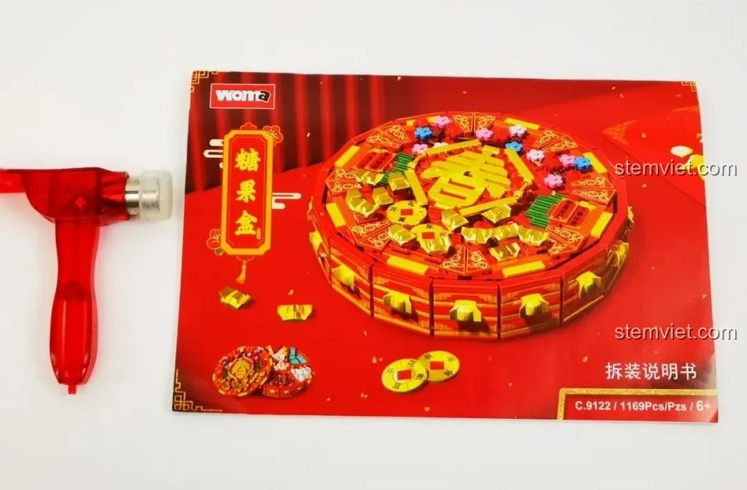 Sách hướng dẫn lắp ráp và dụng cụ hỗ trợ đi kèm bộ WOMA C.9122 Hộp Đựng Mứt Tết.