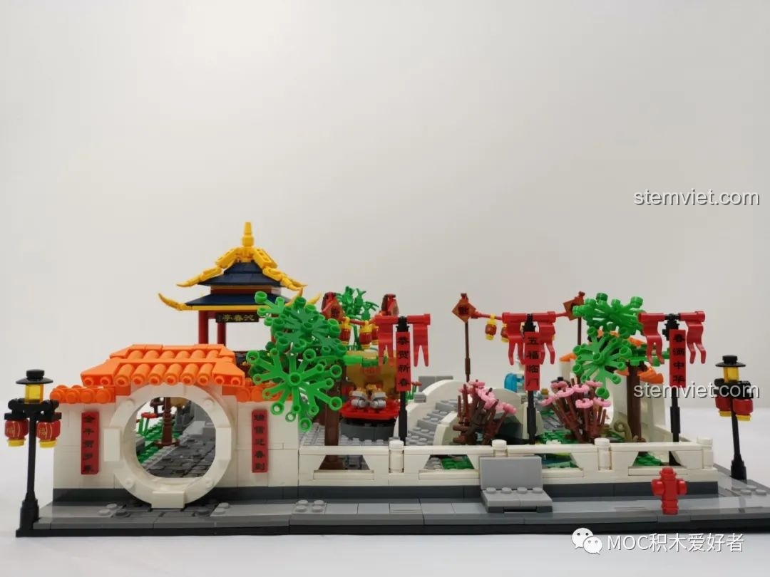 Góc nhìn khác của WOMA C9123 Mô hình vườn cổ trang siêu tiết kiệm, tập trung vào đình nghỉ và cây cối.