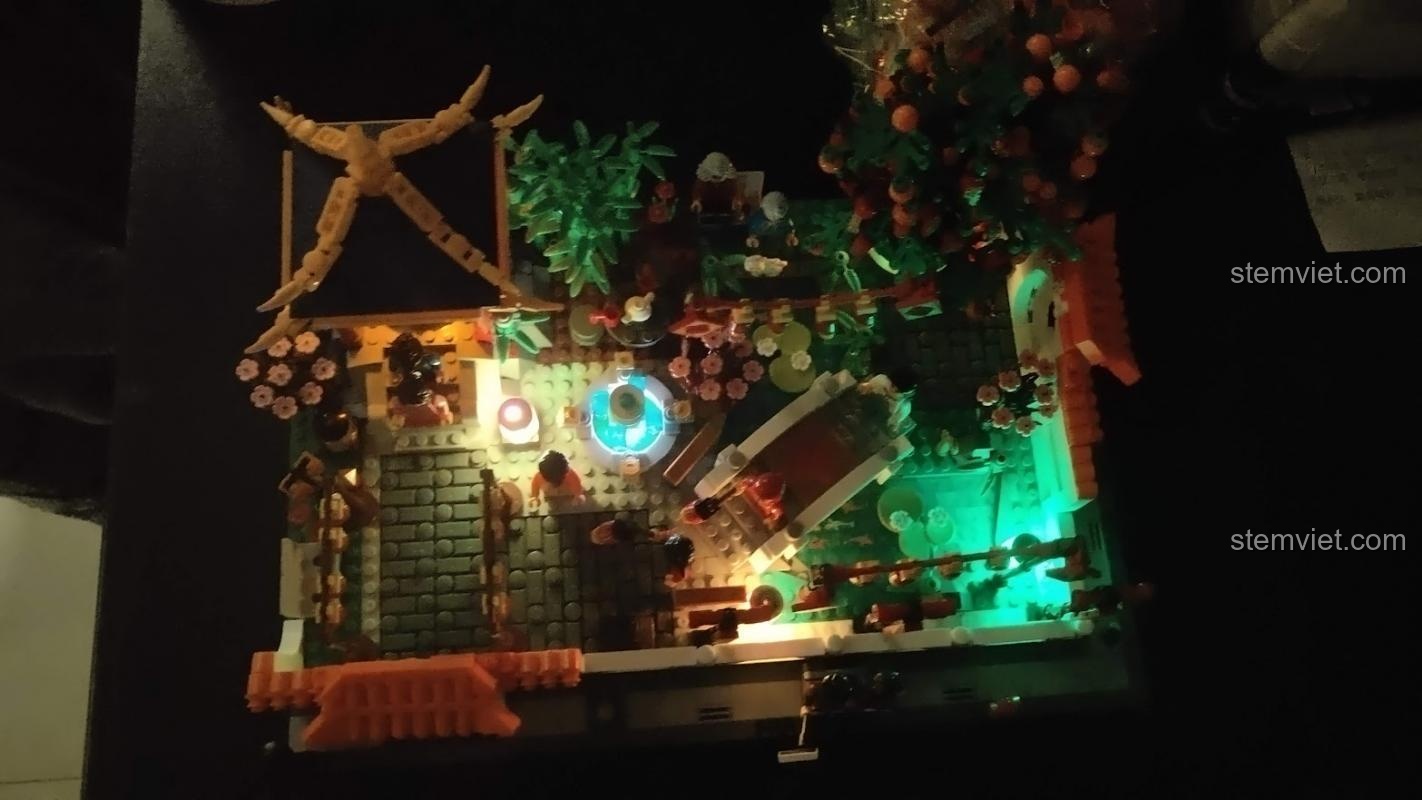 Hiệu ứng đèn led lung linh của bộ xếp hình WOMA C.9123 Công viên Tết Nguyên Đán.