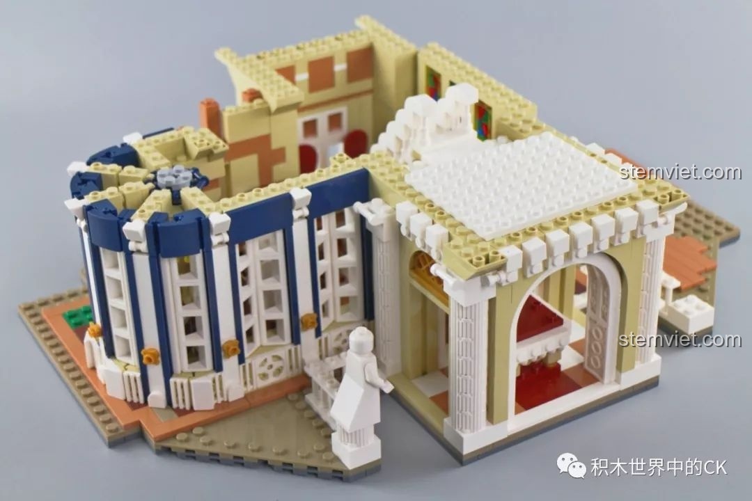 Xây dựng tòa tháp phụ với kiến trúc sọc dọc độc đáo cho bộ lắp ráp Tòa lâu đài nguy nga Mould King.