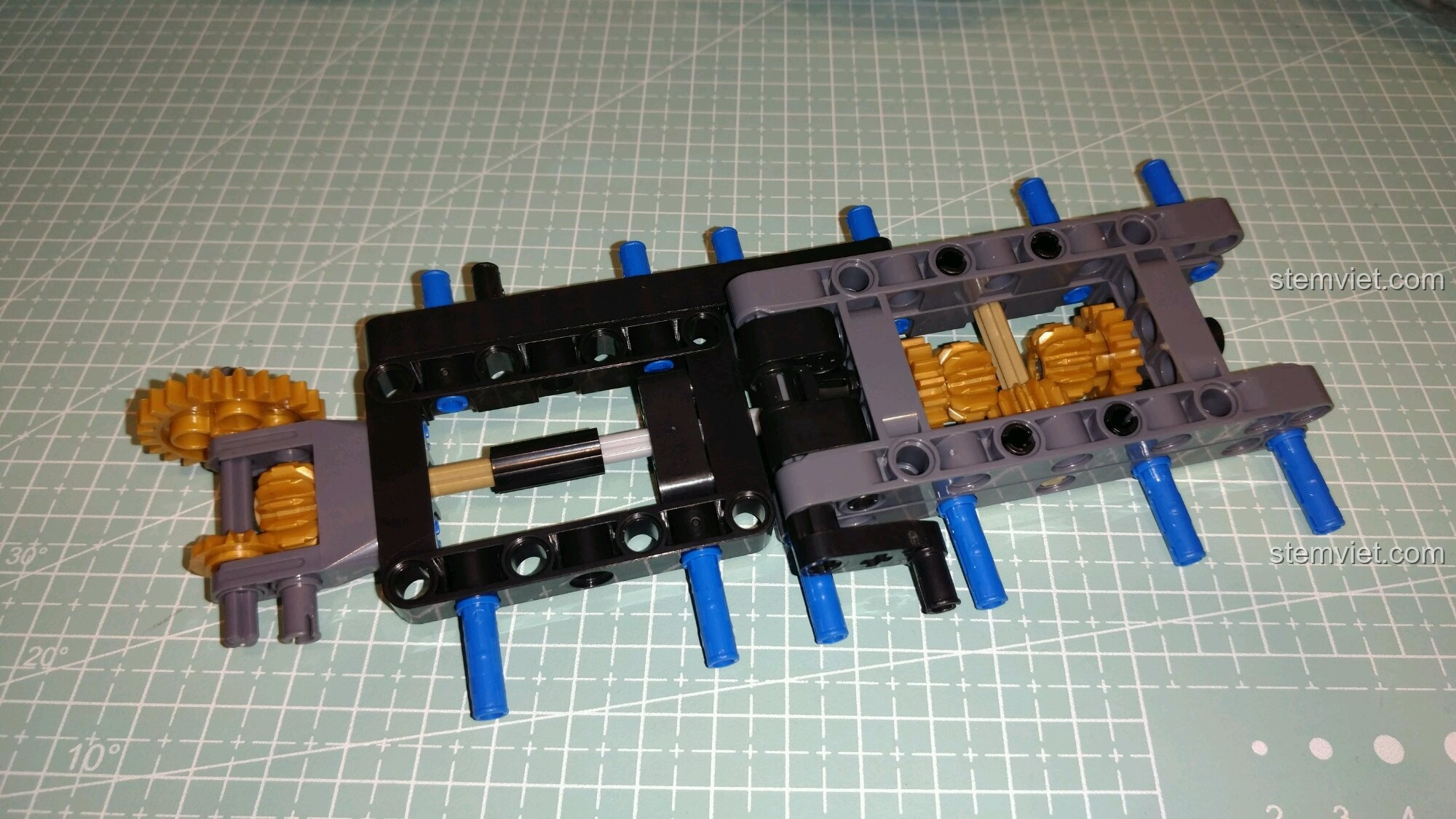 Hộp số và hệ thống truyền động của bộ lắp ráp Xe Ba Bánh Cổ Điển Morgan 3 Wheeler 065.