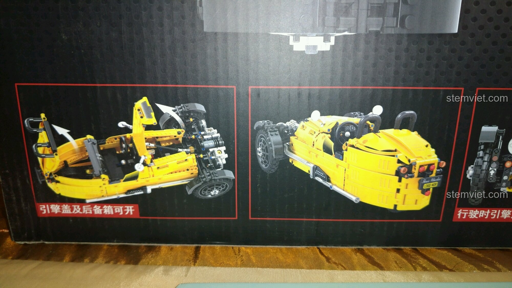 Chi tiết hộp bộ lắp ráp Xe Ba Bánh Cổ Điển Morgan 7065, minh họa nắp capo và cốp sau có thể mở.