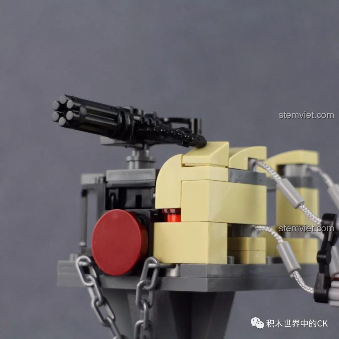 Góc nhìn bên hông xe bán tải quân sự trong bộ đồ chơi Qman 3209 Xe Bọc Thép Tấn Công ThunderMission.