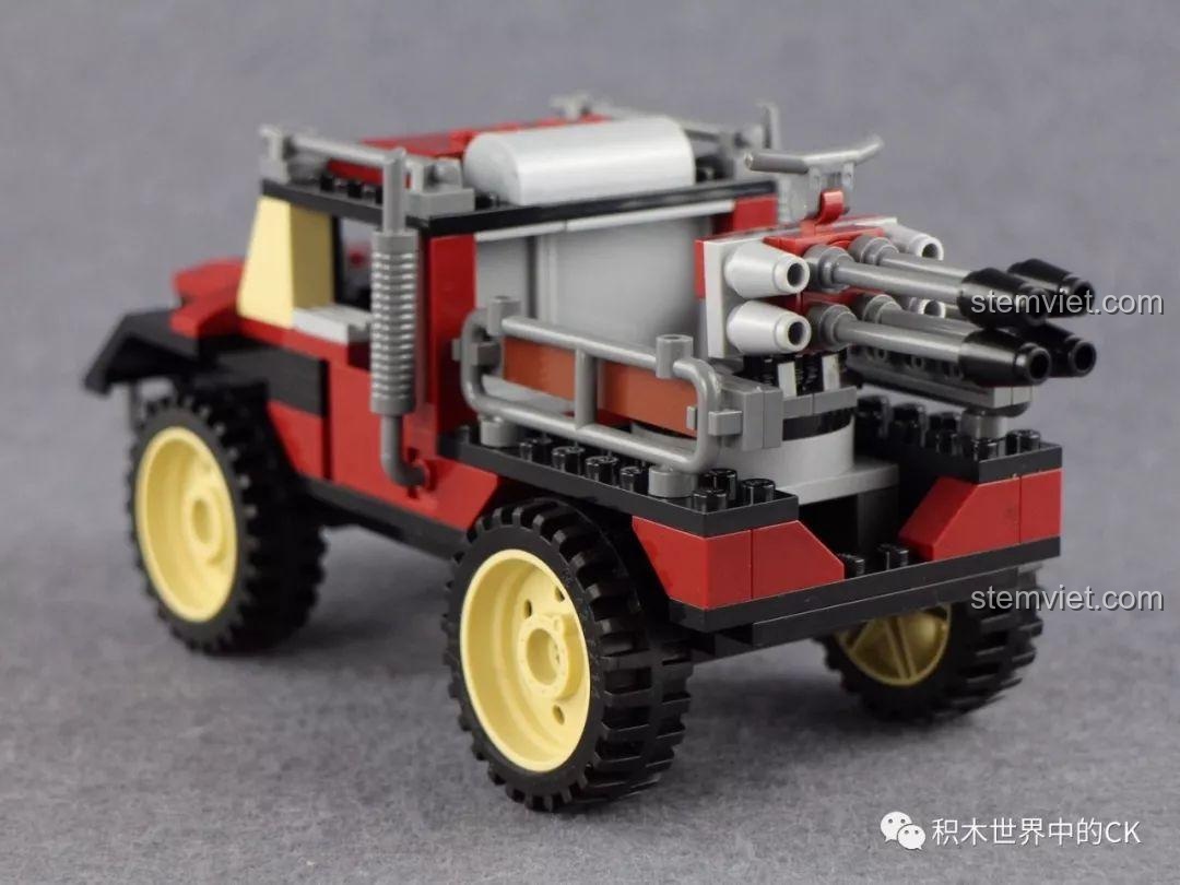 Xe Bọc Thép Tấn Công của lực lượng gìn giữ hòa bình trong bộ đồ chơi lắp ráp Qman 3209 Xe Bọc Thép Tấn Công ThunderMission.