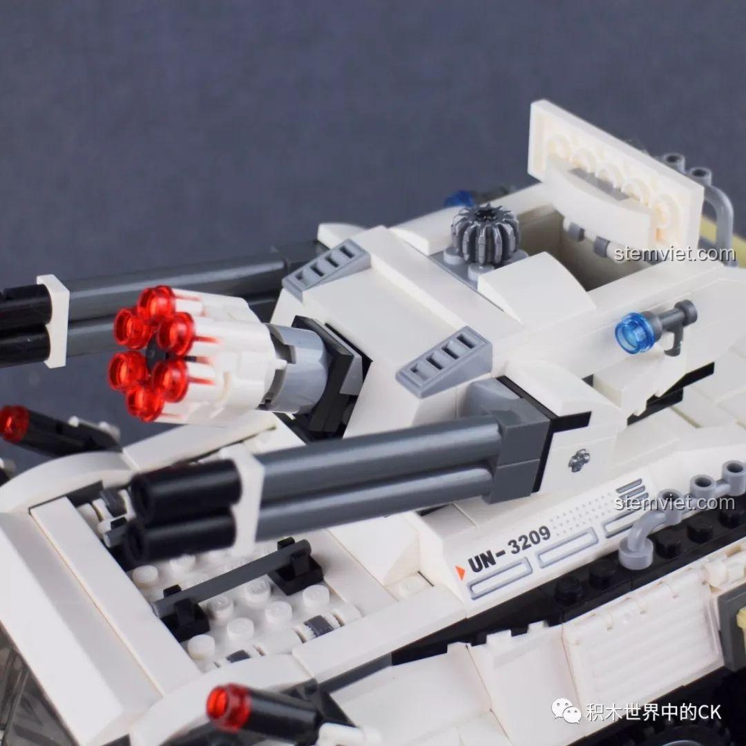 Góc nhìn từ trên xuống của xe bọc thép tấn công trong bộ lắp ráp Qman 3209 Xe Bọc Thép Tấn Công ThunderMission.