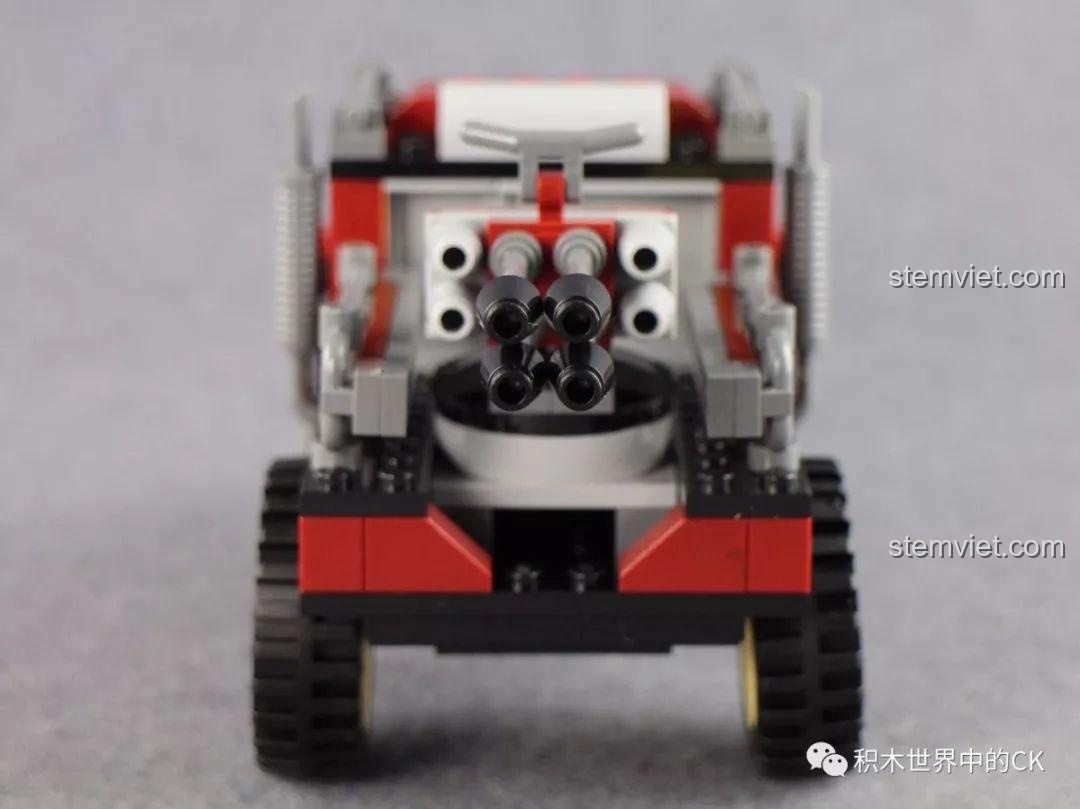 Mặt trước xe bọc thép tấn công trong bộ lắp ráp Qman 3209 Xe Bọc Thép Tấn Công ThunderMission.