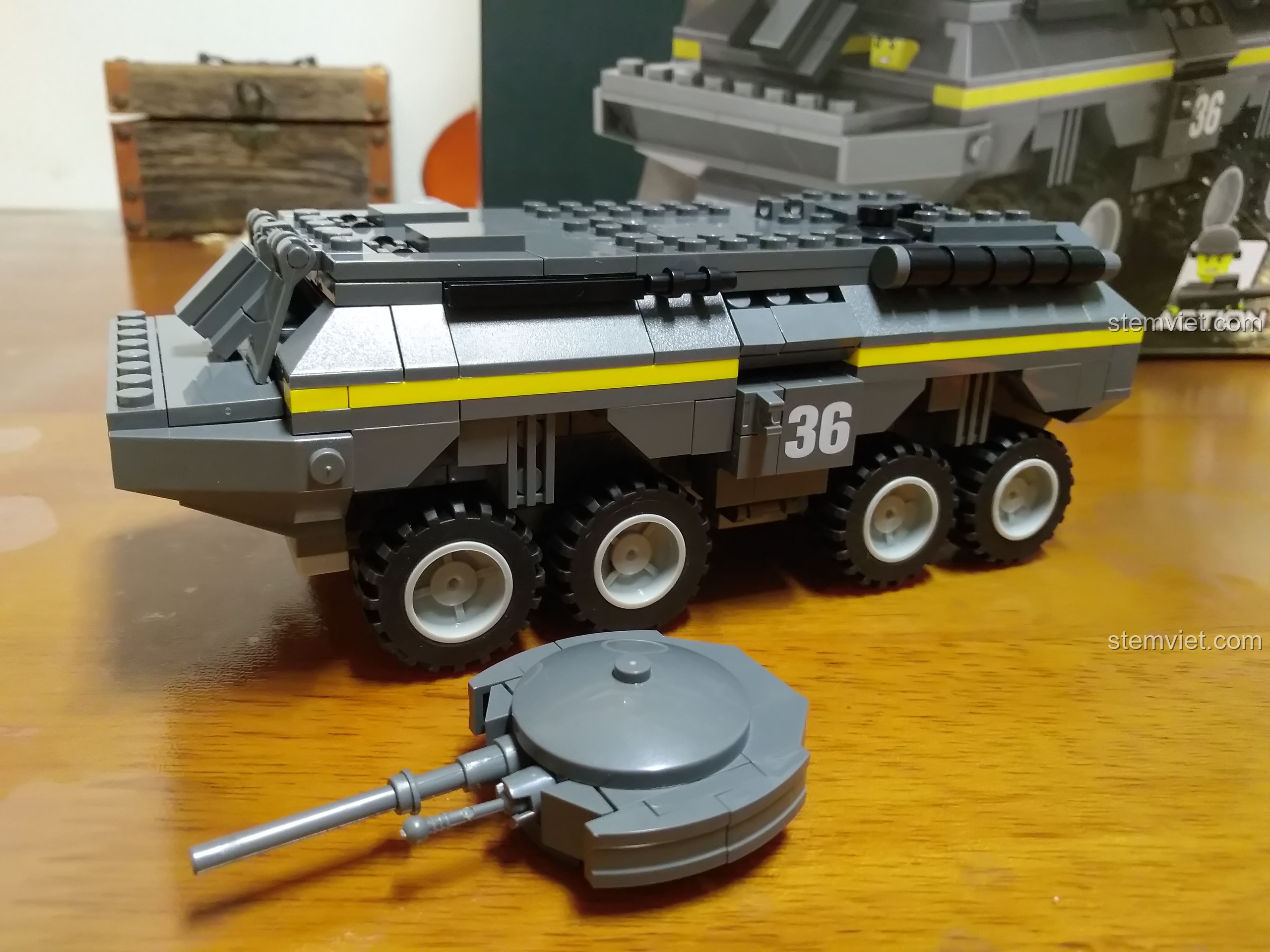 Xe Bọc Thép WANGE 3661 đã được lắp bánh xe và phần tháp pháo riêng biệt, chuẩn bị cho bước hoàn thiện cuối cùng.