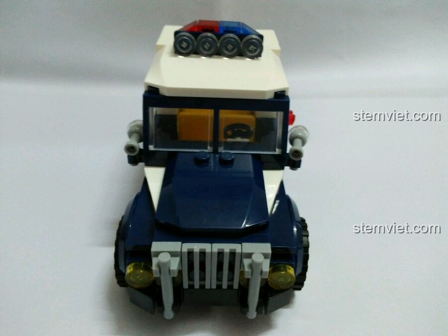 Góc nhìn từ trên xuống của xe cảnh sát Enlighten 1906 đã hoàn thành, với đèn báo hiệu và nóc xe.