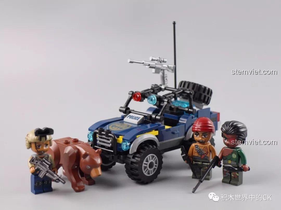 Xe cảnh sát trong bộ đồ chơi Cảnh sát Qman 1923
