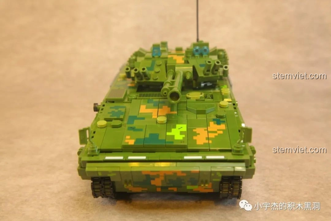 Hình ảnh thực tế xe chiến đấu bộ binh 04A, so sánh với mô hình Panlos Brick 639010