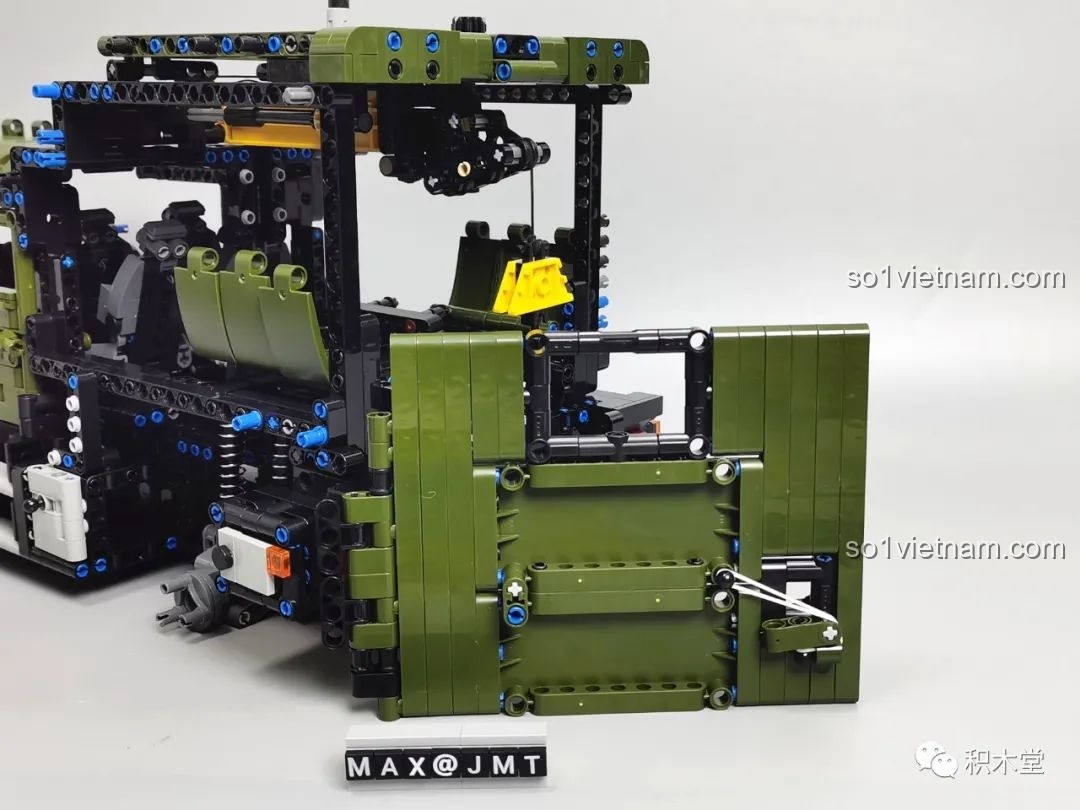 Chi tiết động cơ V6 trong suốt