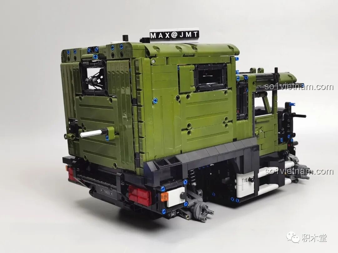 Chi tiết khoang chứa đồ phía sau xe