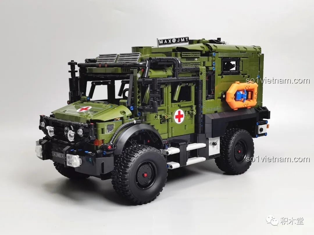 So sánh kích thước Xe Cứu Hộ Unimog T4023 với Porsche 911 GT2 RS