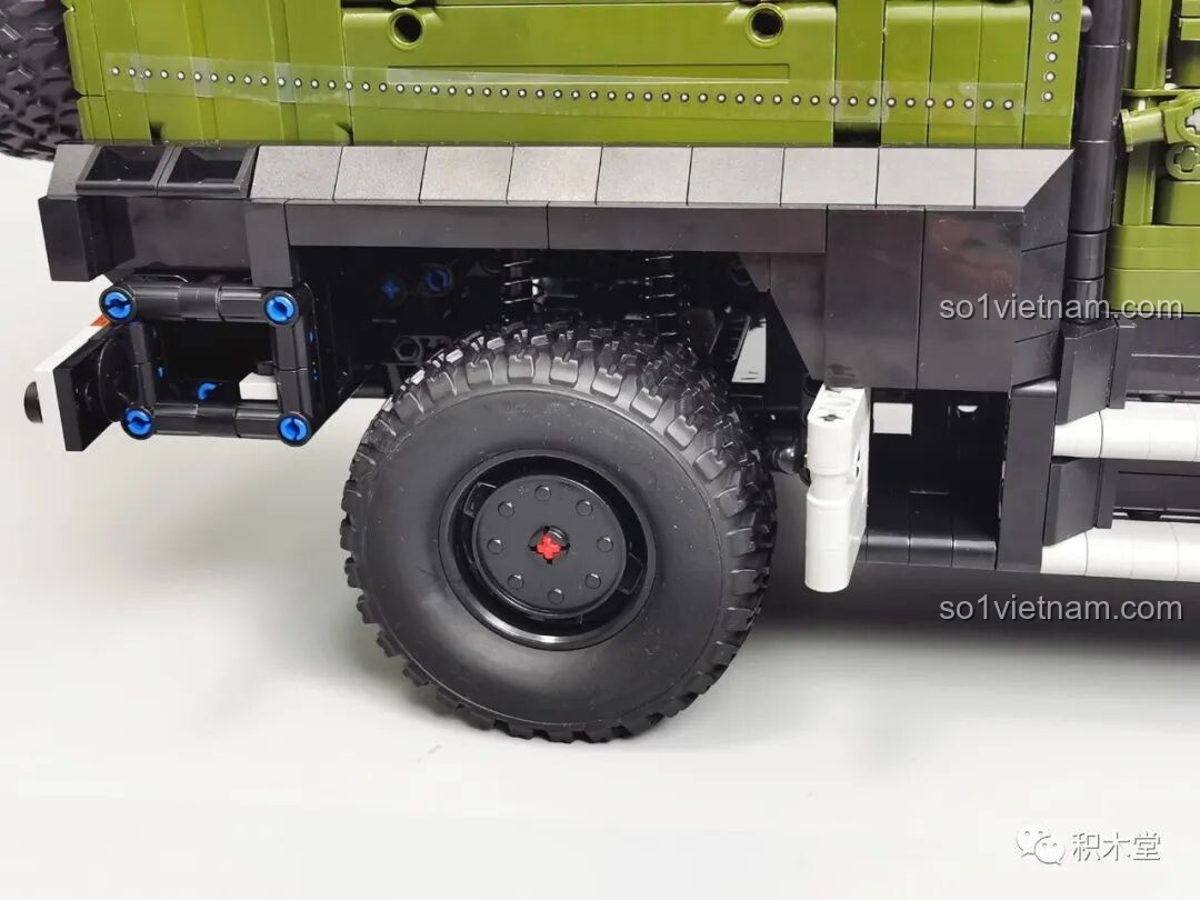Chi tiết khung gầm và hệ thống truyền động