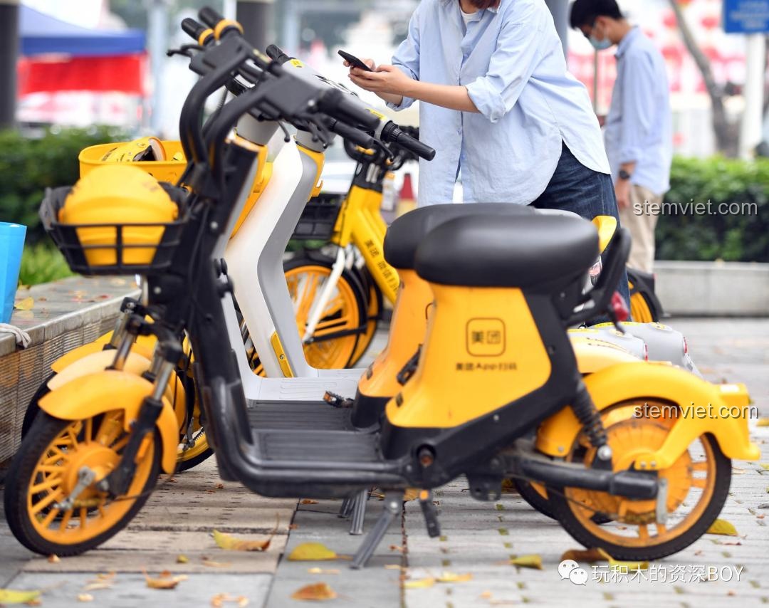 Mô hình xe điện Meituan màu vàng thực tế, nguồn cảm hứng cho bộ lắp ráp xe điện ZHEGAO QL1268.