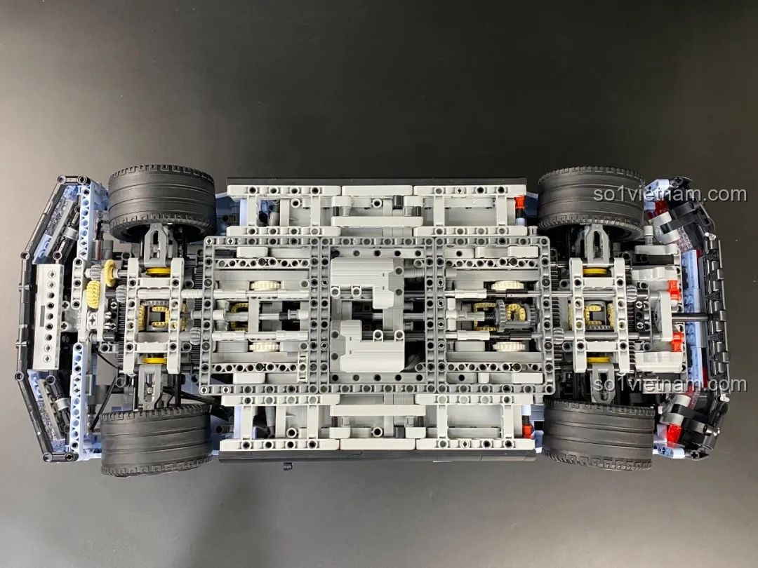 Xe HiPhi Z Pixel Sci-Fi Car Model của Pantasy đang trong quá trình lắp ráp