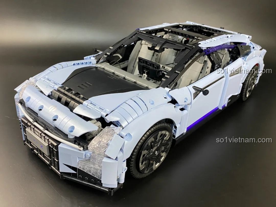 Xe HiPhi Z Pixel Sci-Fi Car Model của Pantasy đang trong quá trình lắp ráp