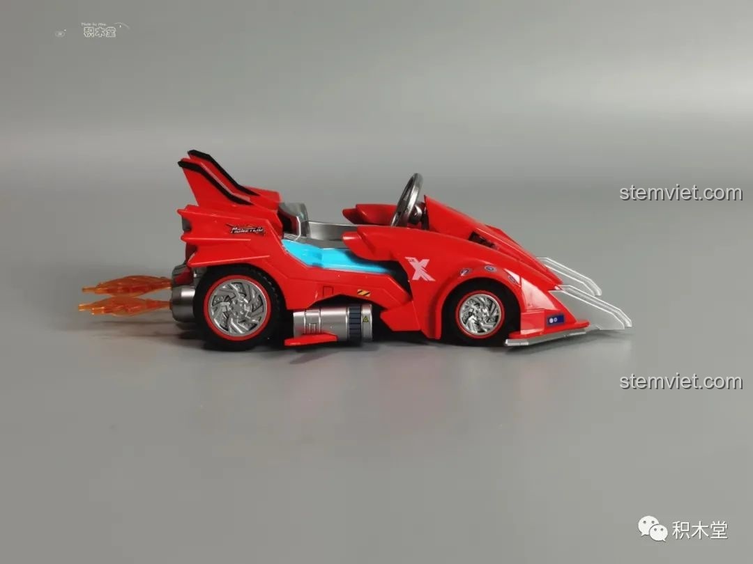 Góc nhìn cạnh bên của xe Iron Wolf 74013 Enlighten đã hoàn thành.