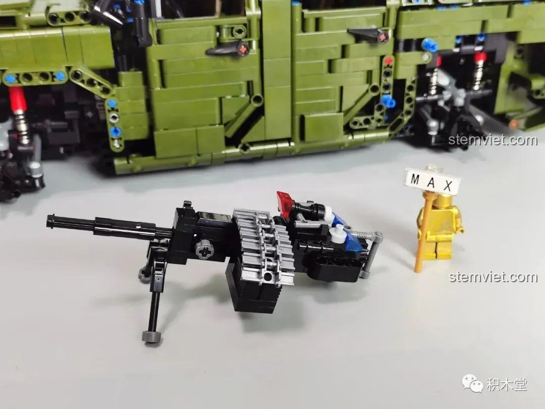 Mô hình Xe Jeep Quân Sự Mạnh Mẽ Taigaole T4015 đã hoàn thiện, nhìn từ góc phía trước bên phải.