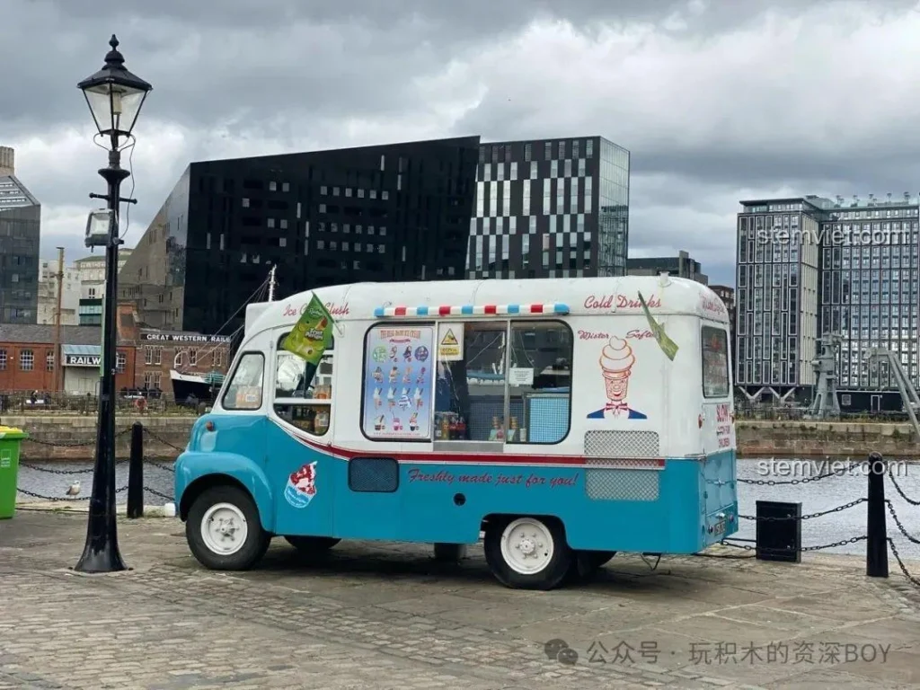 Hình ảnh xe kem cổ điển ngoài đời thực, gợi cảm hứng cho bộ lắp ghép Xe Kem Đường Phố SEMBO 601300.