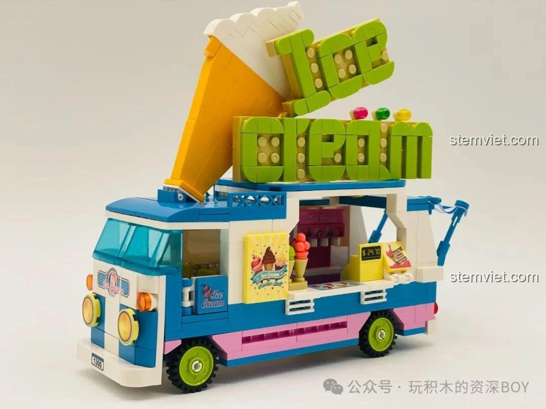 Mô hình xe kem đường phố SEMBO 601300 đã hoàn chỉnh, nhìn từ góc khác, thể hiện sự cân đối và hài hòa trong thiết kế.