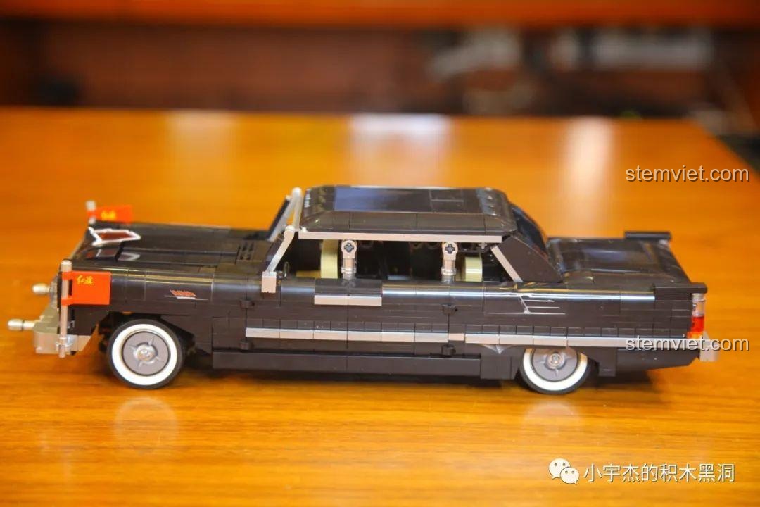 Mô hình xe limousine màu đen từ bộ sưu tập Beijing Auto Museum của SEMBO.