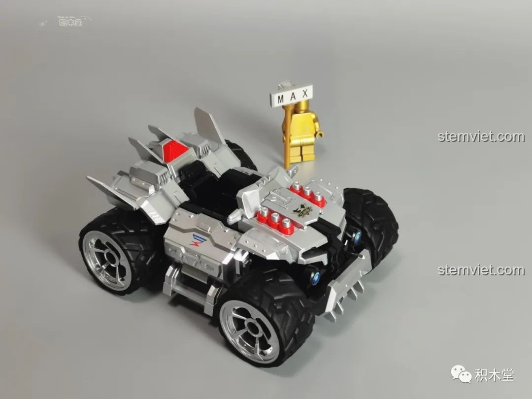 Xe Optimus Reno 74011 Enlighten đã hoàn thành, góc nhìn phía trước.