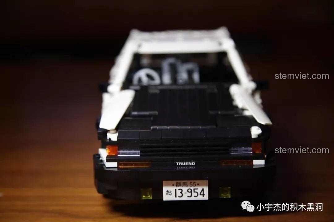 Góc nhìn trực diện của mô hình Xe đua Toyota AE86 K81 sau khi lắp ráp xong.