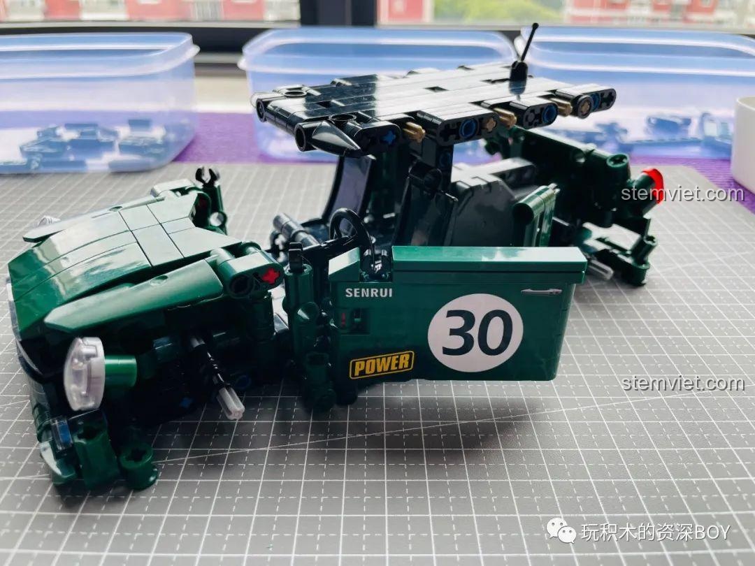 Mô hình xe SY 8316 hoàn chỉnh nhìn từ phía trước, khoe trọn vẻ đẹp cá tính.