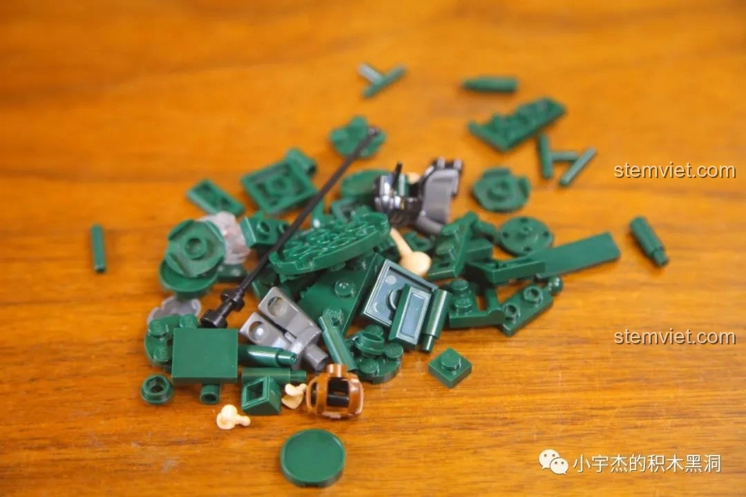 Mô hình Xe Tăng 215 Sluban M38-B0982 đã hoàn thành, tháp pháo được gắn vào thân xe.