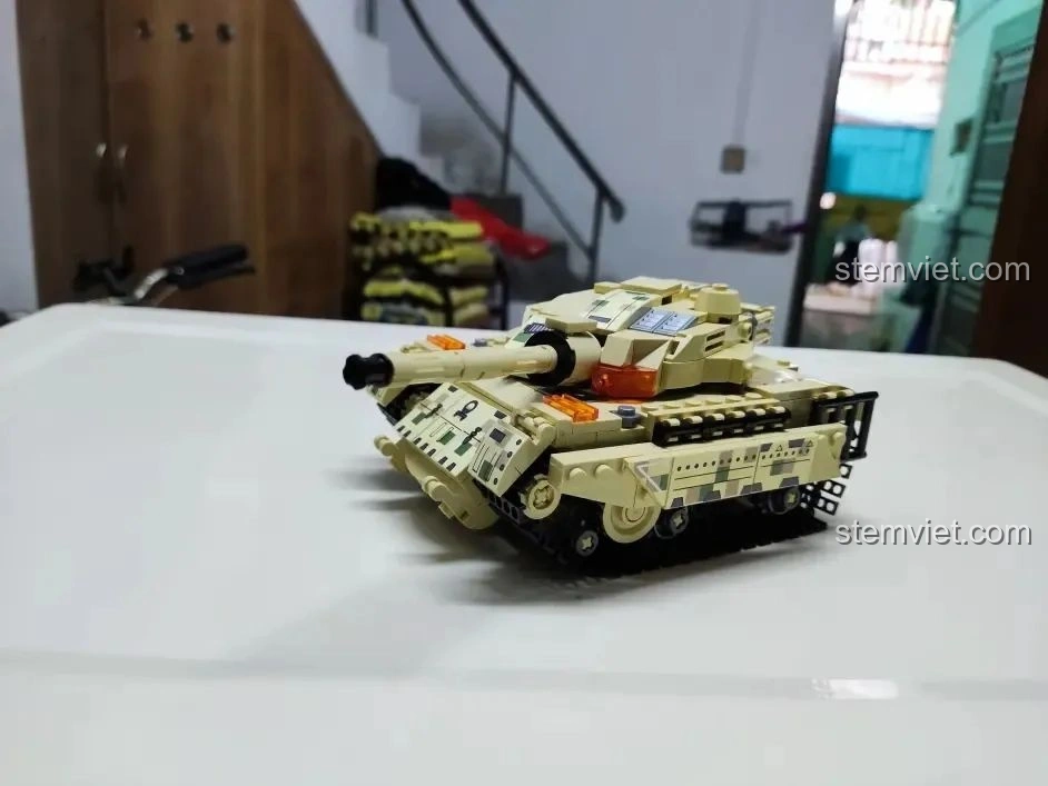 Xe tăng Merkava WISE BLOCK HA389123 đã lắp ráp hoàn chỉnh nhìn từ góc chéo.