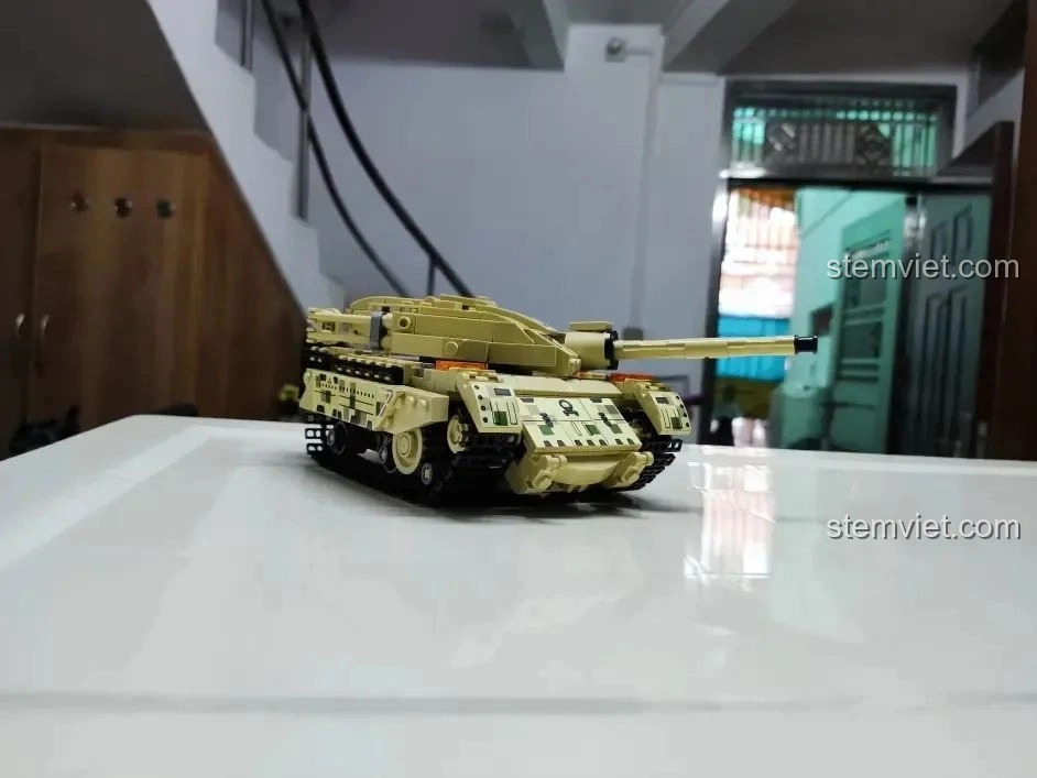 Xe tăng Merkava WISE BLOCK HA389123 đã lắp ráp hoàn chỉnh nhìn từ phía trước với nòng pháo.