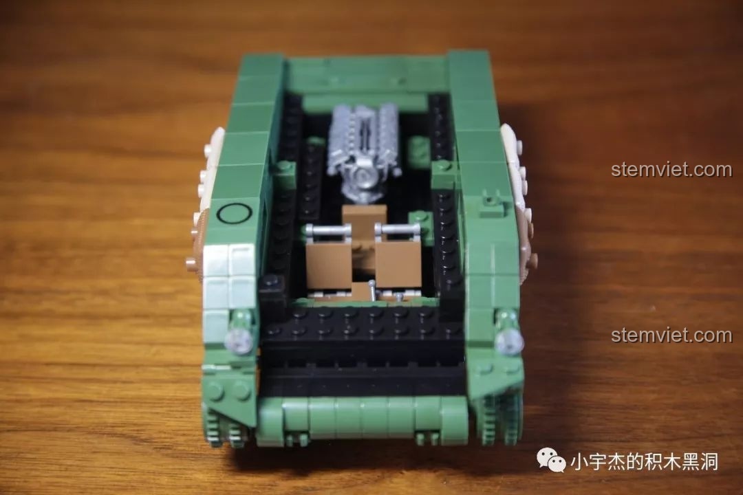 Chi tiết bao cát được tái hiện chân thực trên mô hình Xe tăng M4A1 81 xịn giá rẻ, tăng vẻ hầm hố.