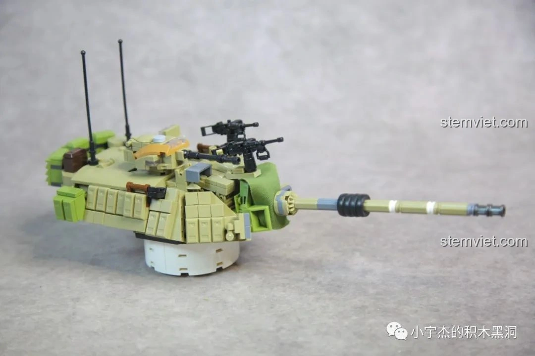 Hình ảnh xe tăng M60 Magach Israel ngoài đời thực để so sánh với mô hình PanlosBrick 632004.