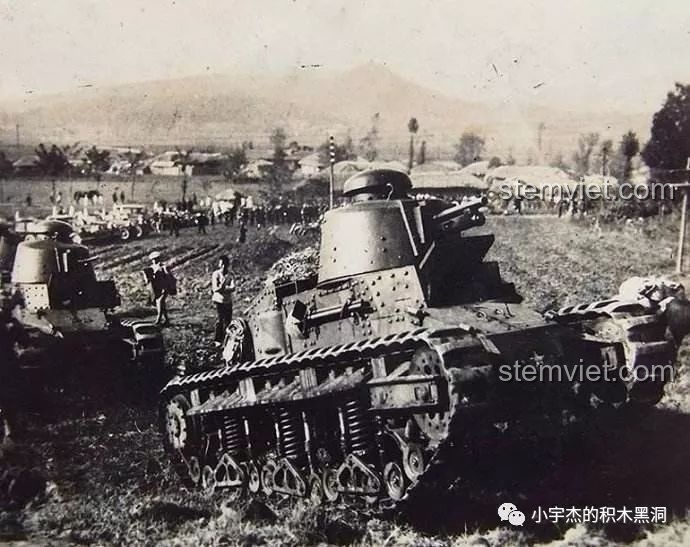 Hình ảnh tư liệu lịch sử về xe tăng Renault FT-17 được sử dụng bởi quân đội Nhật Bản.