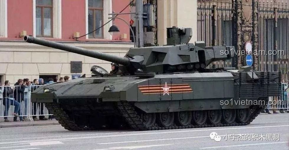 Hình ảnh xe tăng T-14 Armata thật với decal tương tự như trên mô hình Sluban, cho thấy độ chính xác cao.
