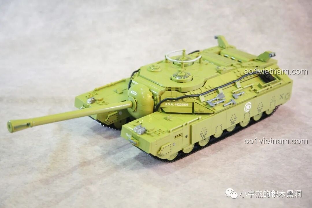 Mô hình xe tăng T28 Panlos Brick 628010 hoàn chỉnh, nhìn từ góc cao phía trước, khoe trọn thiết kế.