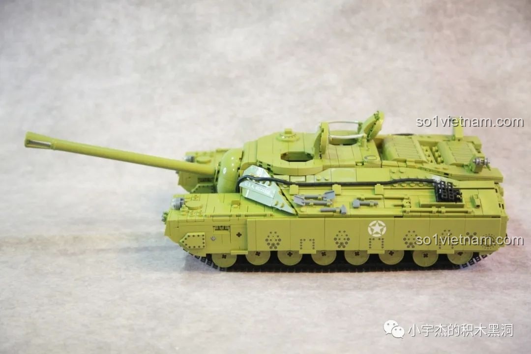 Mô hình xe tăng T28 Panlos Brick 628010 sau khi lắp ráp hoàn chỉnh, nhìn từ góc chéo phía trước.
