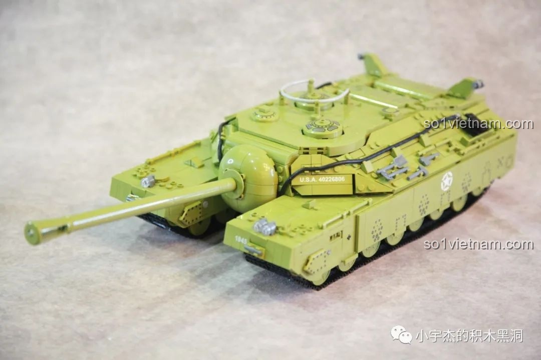 Mô hình xe tăng T28 Panlos Brick 628010 hoàn chỉnh, nhìn từ góc thấp phía trước.