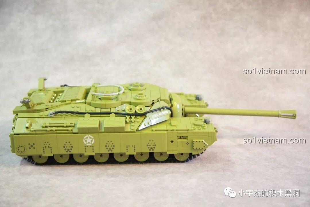 Mô hình xe tăng T28 Panlos Brick 628010 với nòng pháo được hạ xuống góc tối đa.