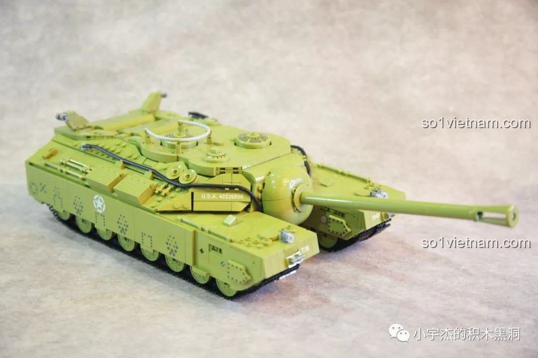 Mô hình xe tăng T28 Panlos Brick 628010 với nòng pháo được nâng lên góc tối đa.