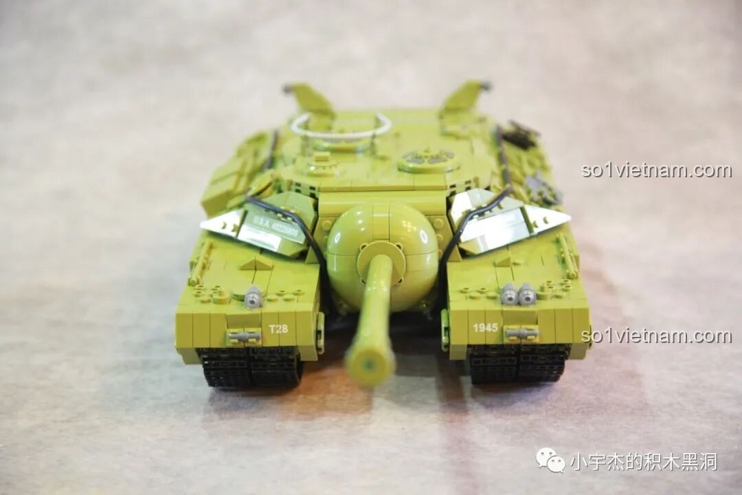 Mô hình xe tăng T28 Panlos Brick 628010 hoàn chỉnh, nhìn thẳng từ phía trước.