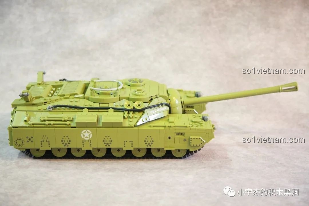 Mô hình xe tăng T28 Panlos Brick 628010 hoàn chỉnh, nhìn từ bên hông.