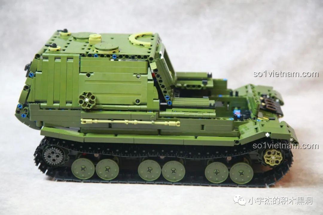 Góc nhìn nghiêng của mô hình Taigao Le T4012 Xe Tăng Ferdinand đã gần hoàn thiện, thể hiện sự hài hòa và mạnh mẽ.