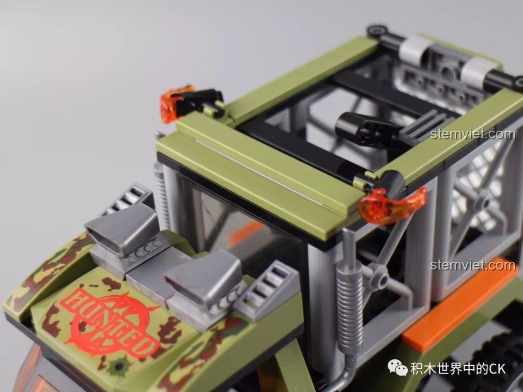 Xe truy bắt gấu trong bộ đồ chơi Cảnh sát Qman 1923 (mặt sau - chi tiết chuồng)