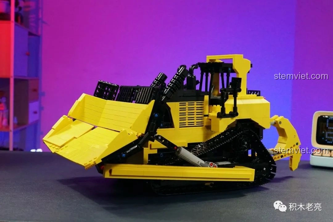 Mô hình xe ủi đất hạng nặng YC-22011 Happy Build hoàn thiện, màu vàng nổi bật, chi tiết Technic ấn tượng.